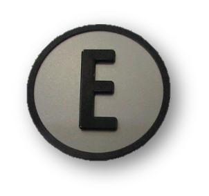 Tryckbricka för förhöjd KONE KSS, grå, ''E''